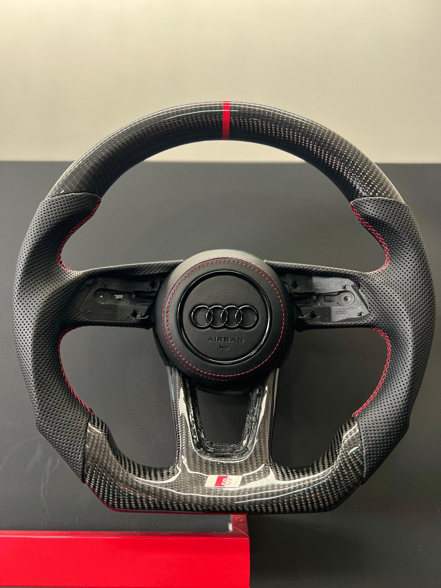Volante Audi in carbonio (cover airbag acquistabile a parte )
