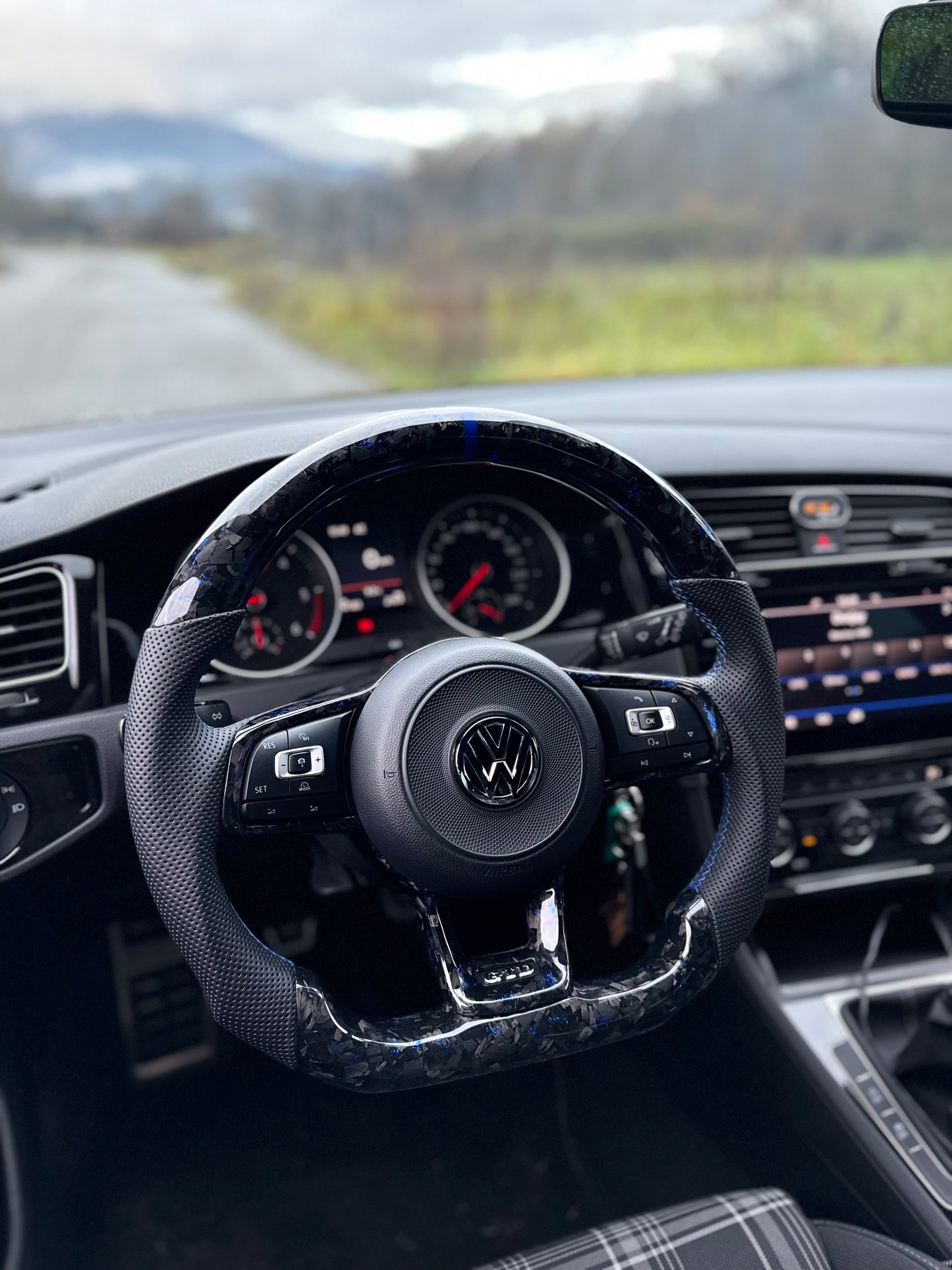 Volante in carbonio forgiato per golf 7.5 / GTI/ GTD. senza cover airbag