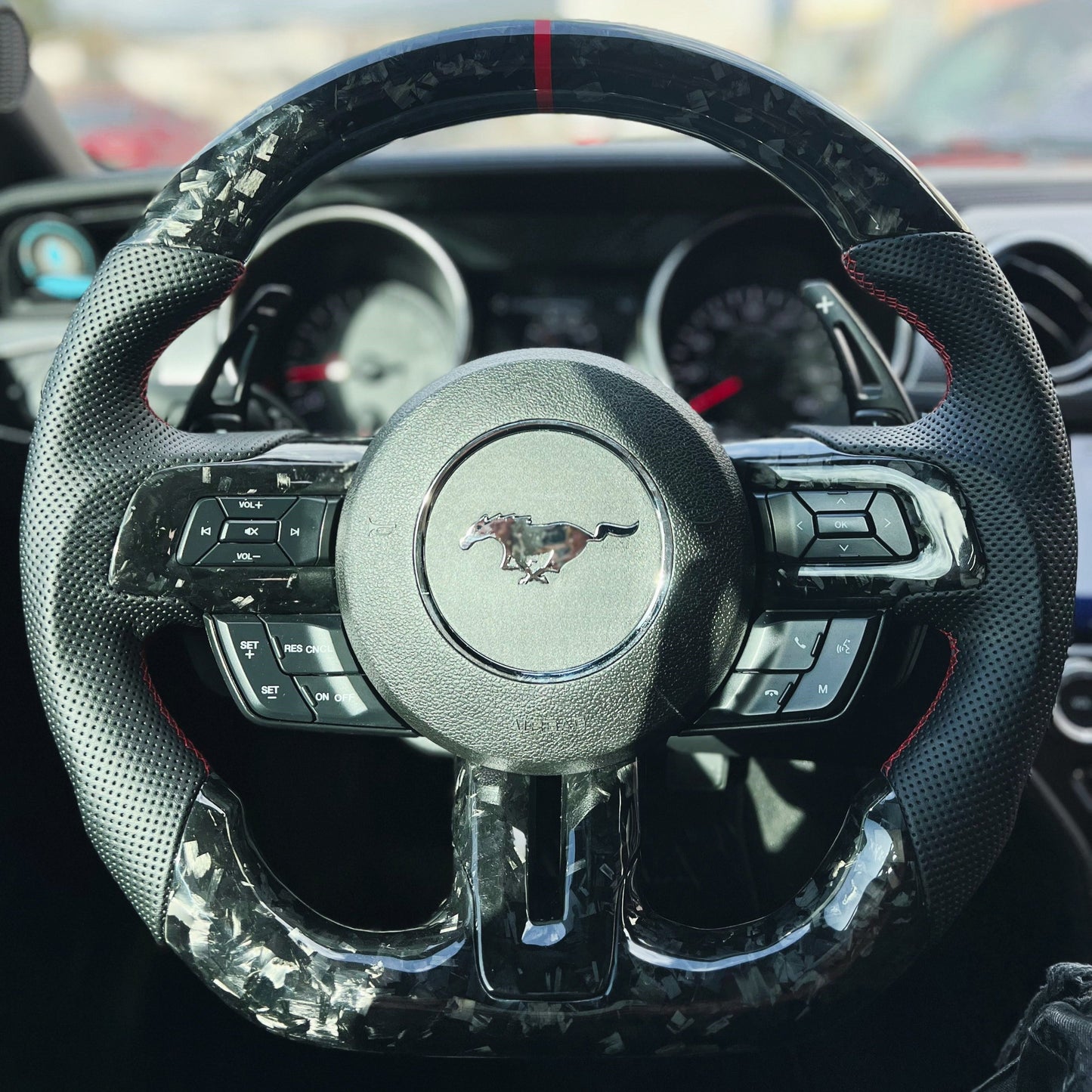 Volante per Ford Mustang in carbonio forgiato (senza cover airbag)