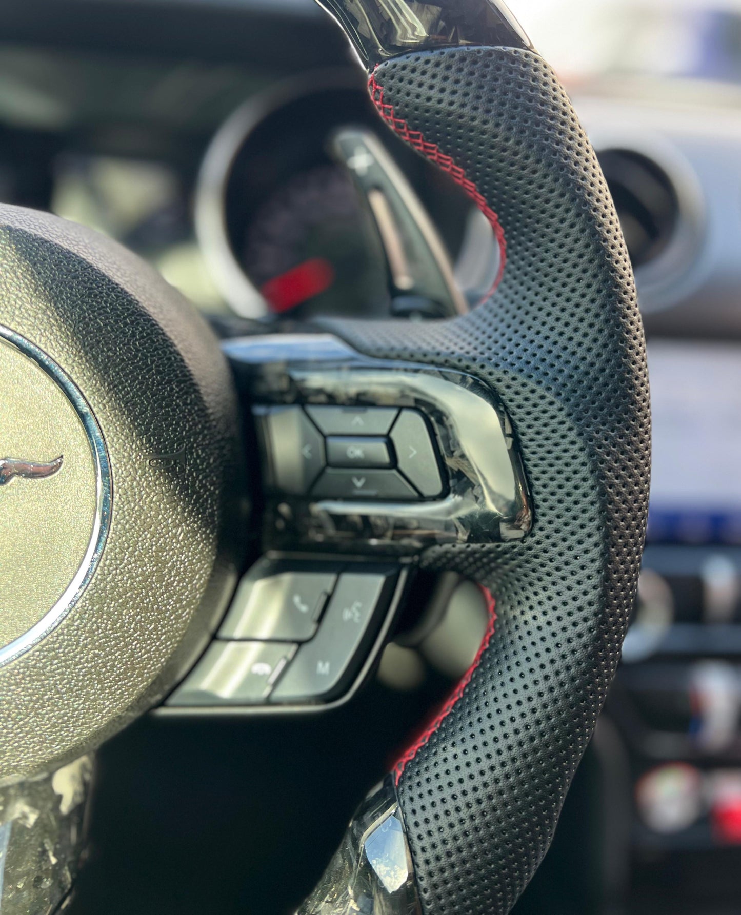 Volante per Ford Mustang in carbonio forgiato (senza cover airbag)