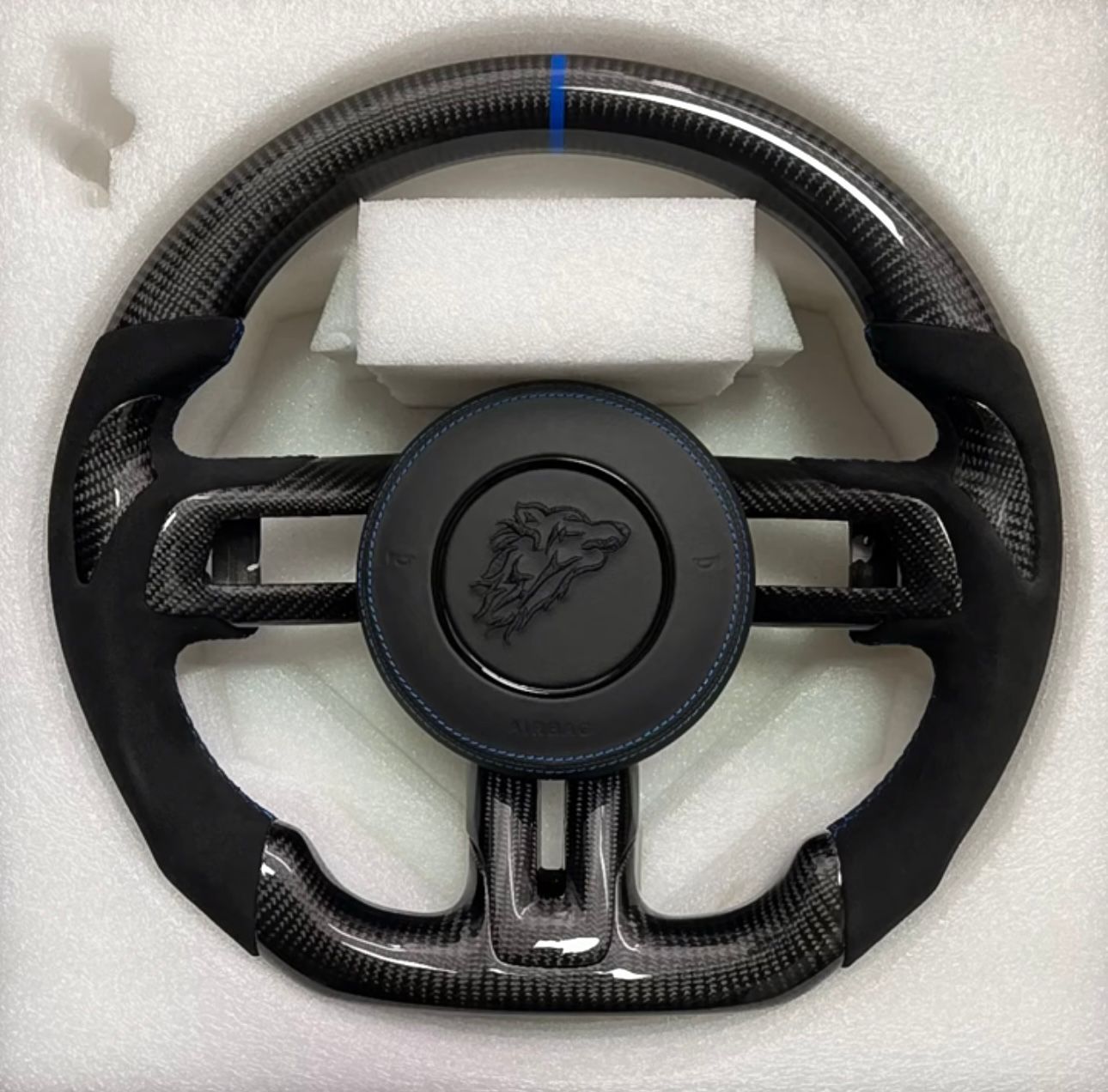 Volante per ford mustang in fibra di carbonio  2015- 2023(senza cover airbag)