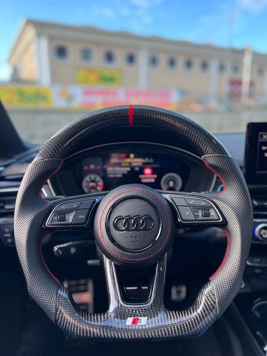 Volante Audi in carbonio (cover airbag acquistabile a parte )