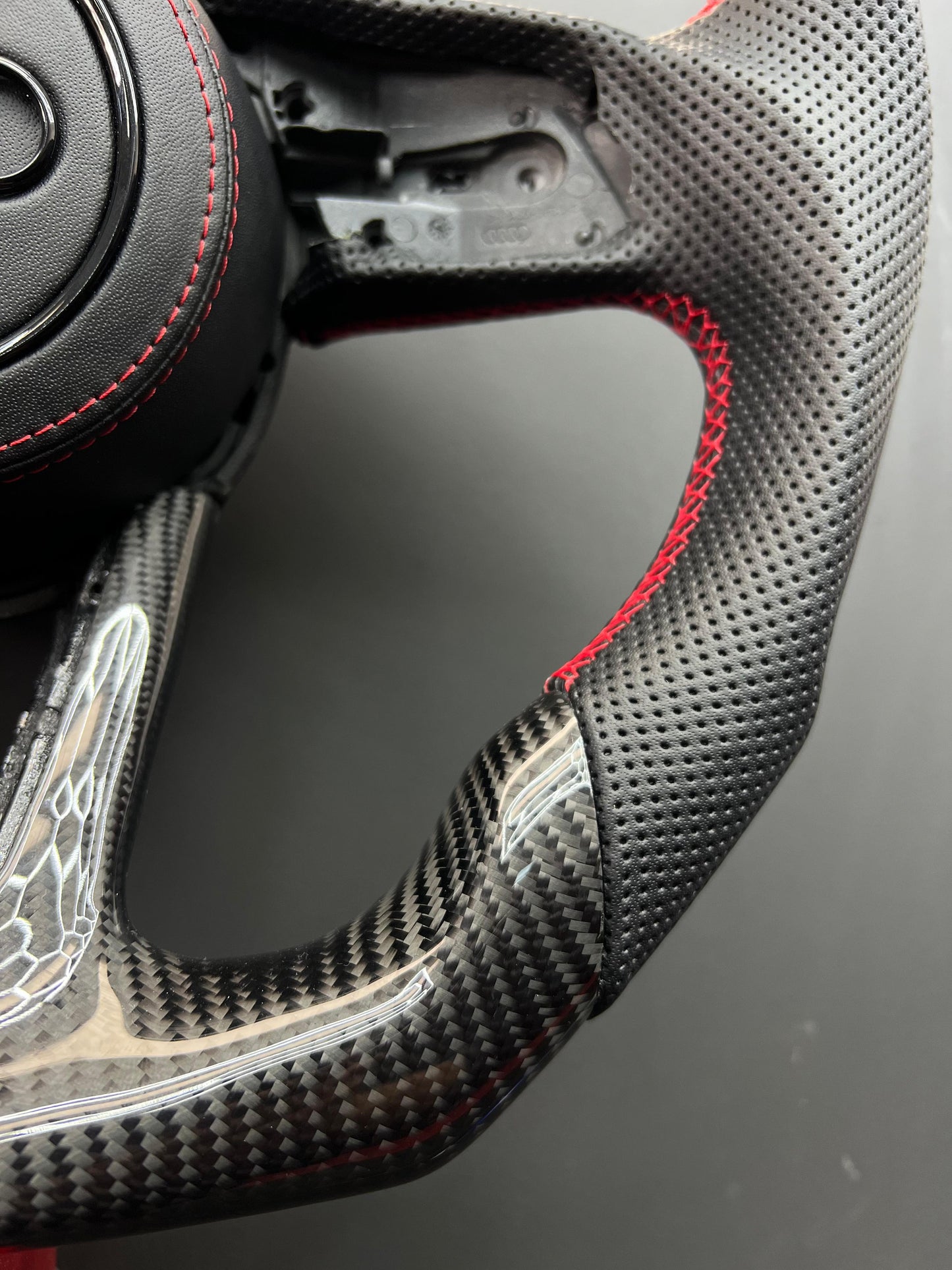 Volante Audi in carbonio (cover airbag acquistabile a parte )