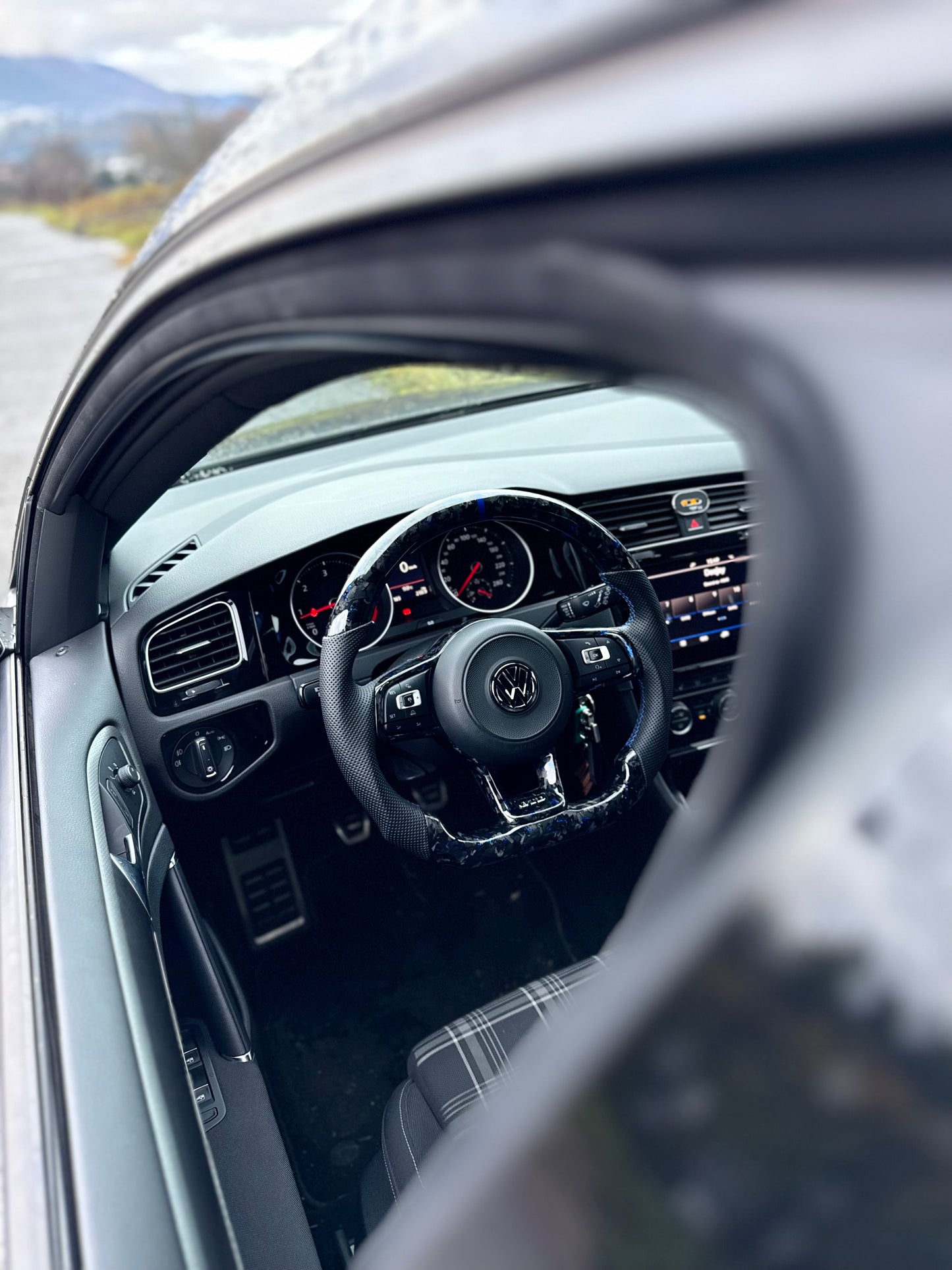 Volante in carbonio forgiato per golf 7.5 / GTI/ GTD. senza cover airbag