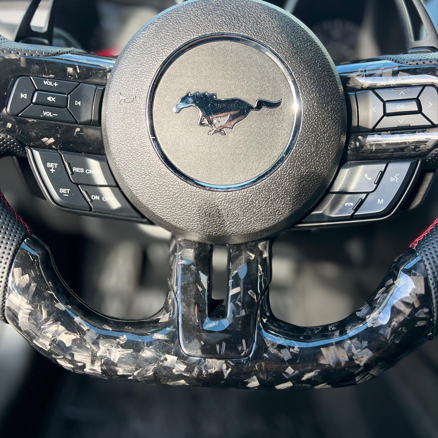 Volante per Ford Mustang in carbonio forgiato (senza cover airbag)