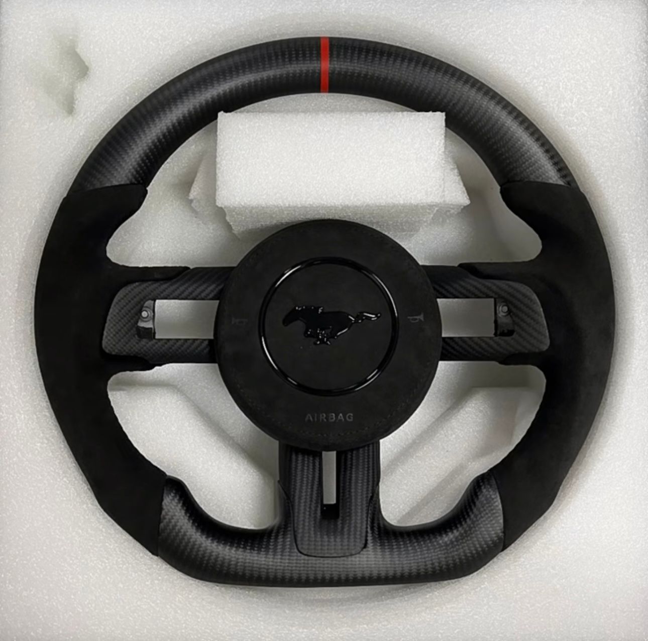 Volante per ford mustang in fibra di carbonio  2015- 2023(senza cover airbag)