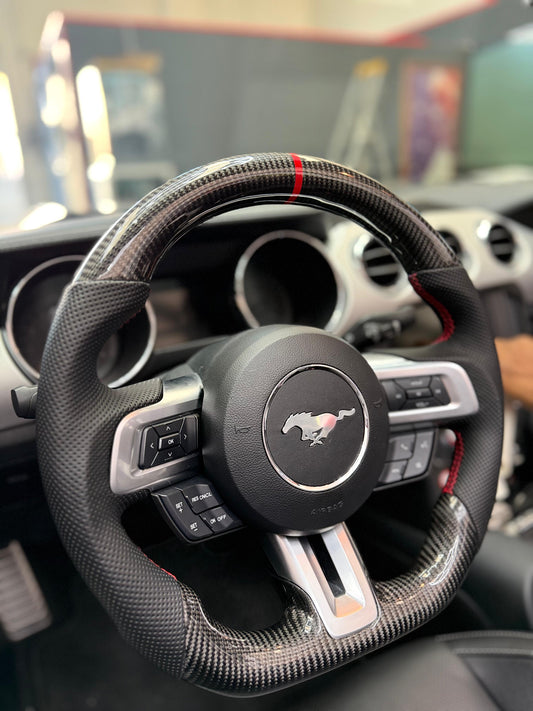 Volante per ford mustang in fibra di carbonio  2015- 2023(senza cover airbag)