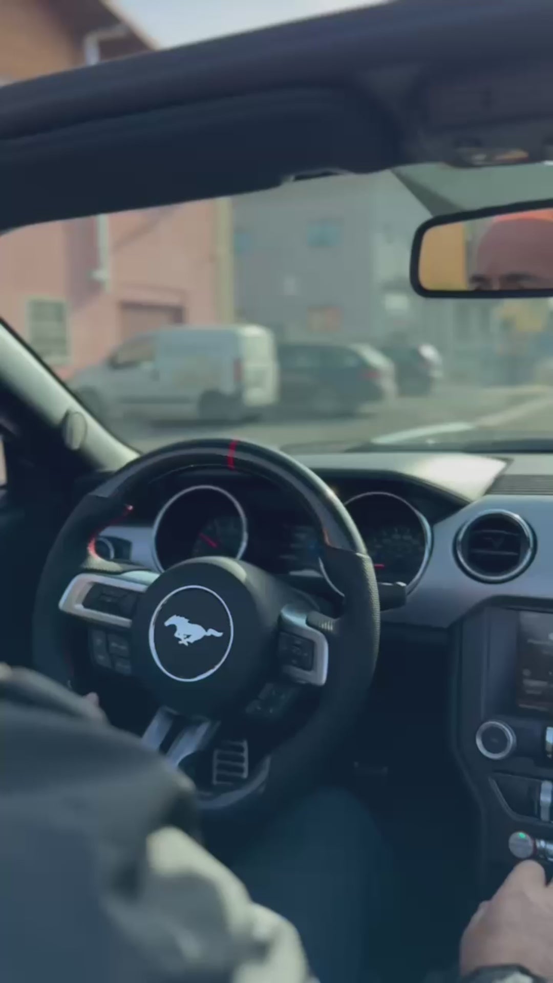 Carica il video: 