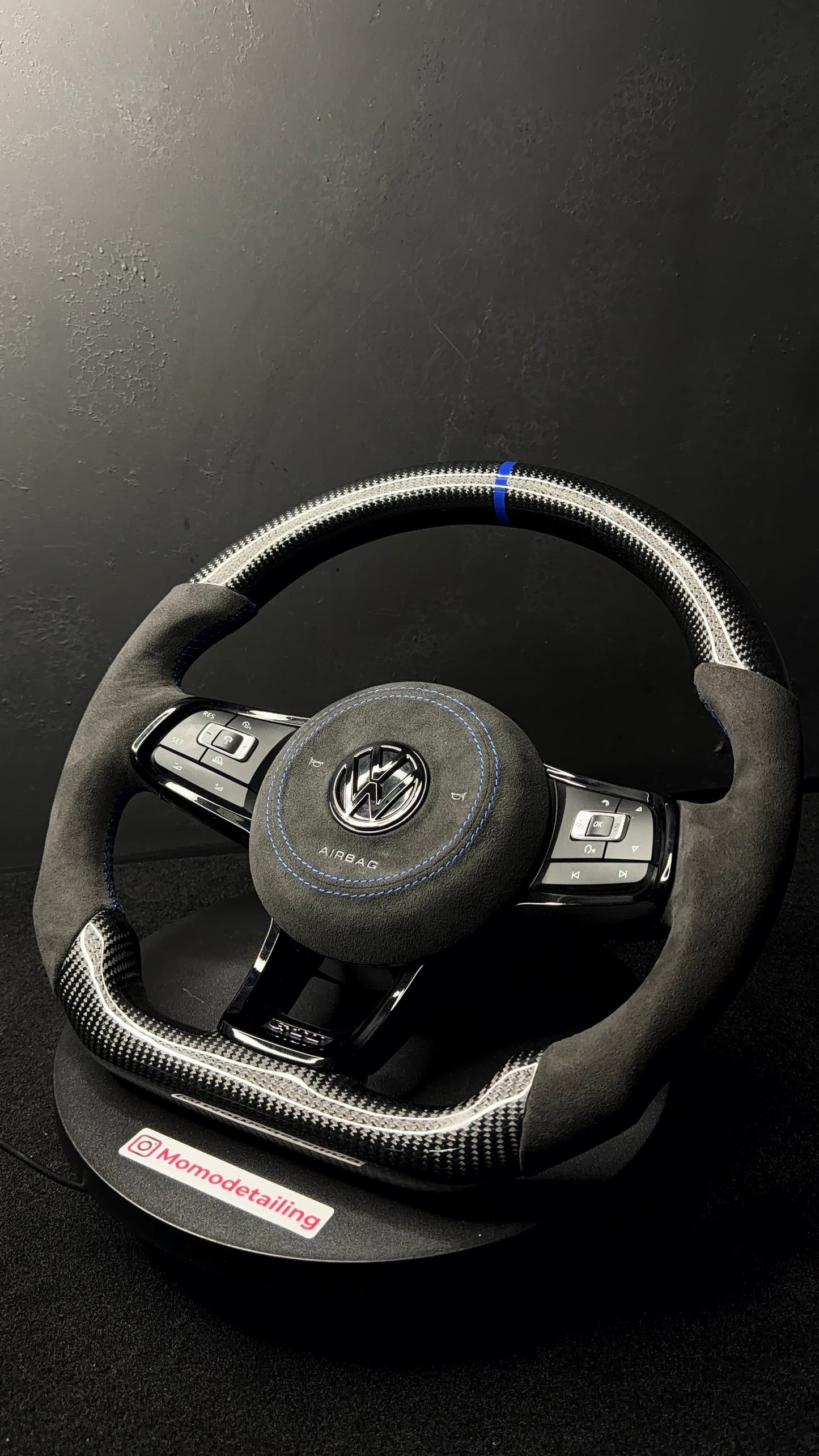 Volante in carbonio forgiato per golf 7.5 / GTI/ GTD. senza cover airbag